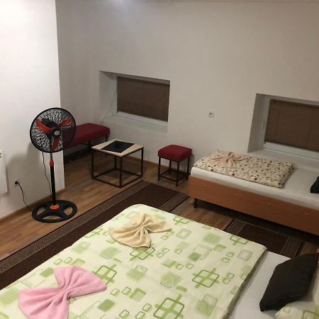 Prenociste Gany Jajce Exterior foto